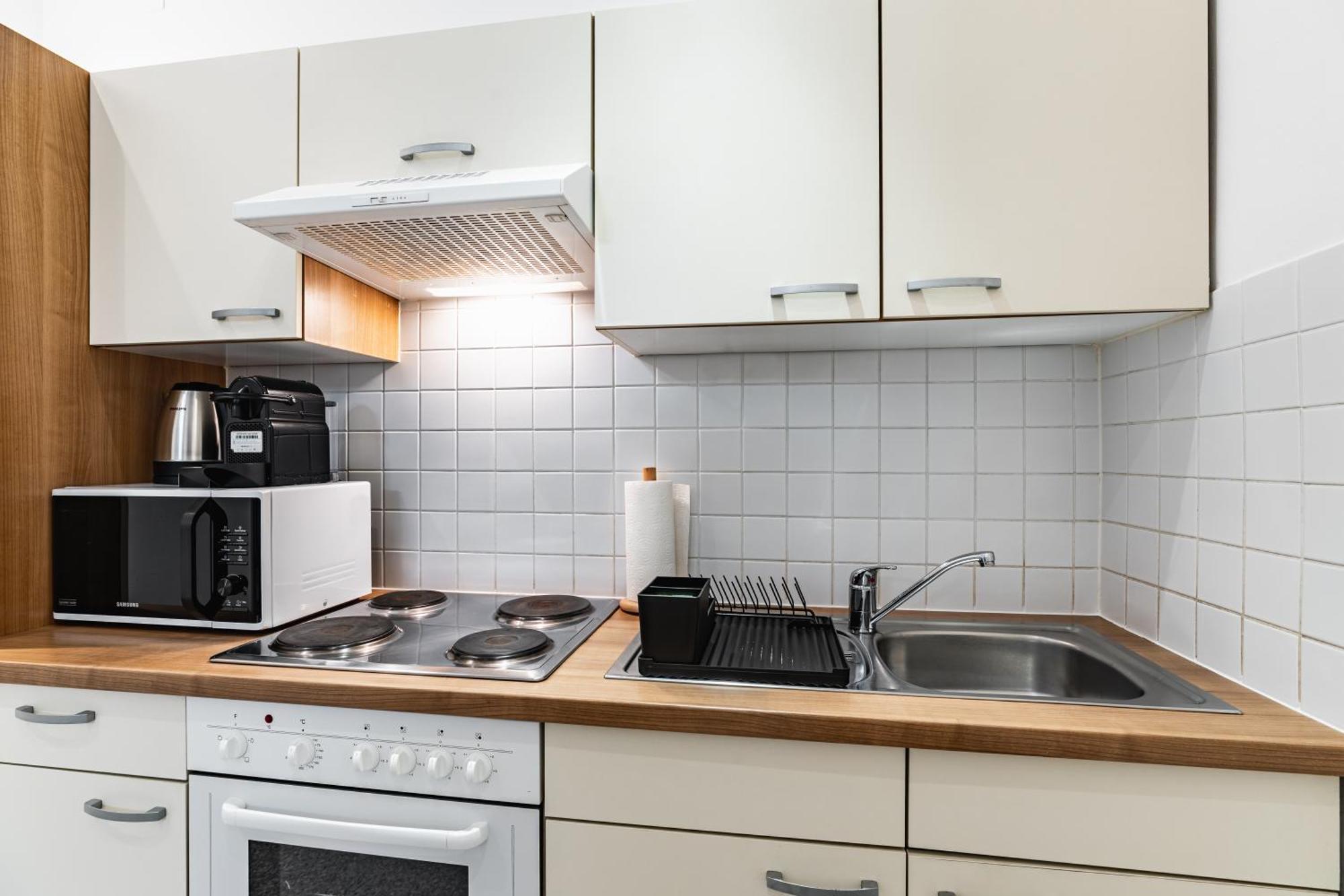 Spacious 3-Room Apt. 15 Min To The City Center Wina Bagian luar foto