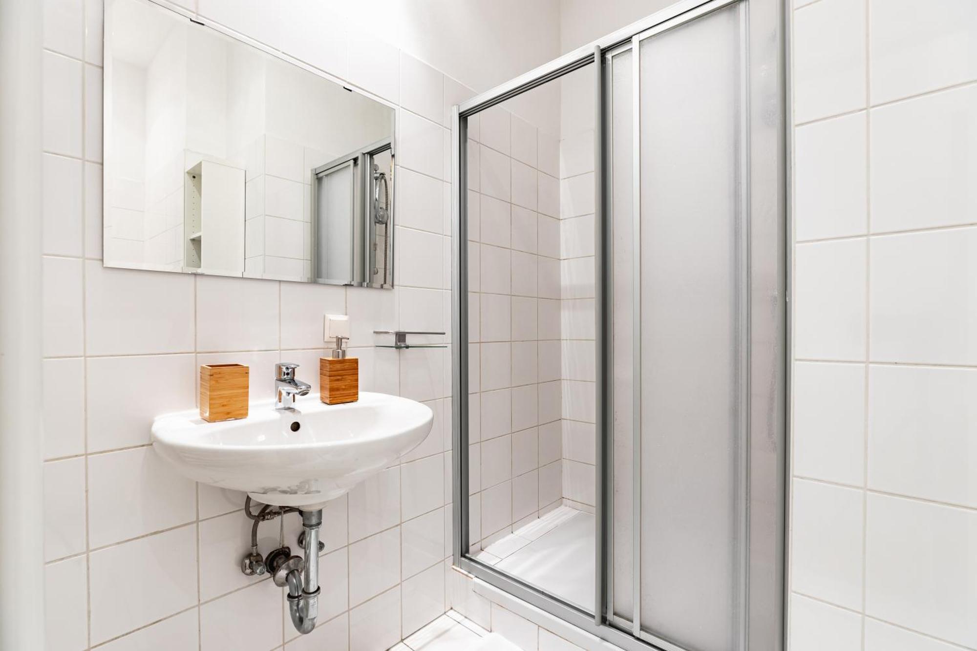 Spacious 3-Room Apt. 15 Min To The City Center Wina Bagian luar foto